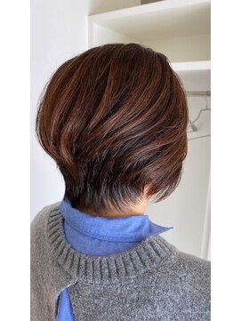 丸みショートボブ×くびれ襟足ブラウン