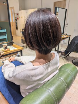 白髪比率50％☆ハイライトを入れた寒色ベージュ×ショートボブ