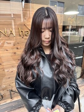 ルーナヘアー(LUNA hair) ブリーチなしダブルカラー/暗めピンク/巻き髪/前髪あり10代20代