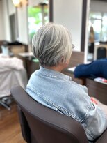 トップヘアー 玉島店(TOP HAIR)&nbsp;《TOPHAIR 玉島店/ ベリー》ショートボブ×シルバーグレーカラー