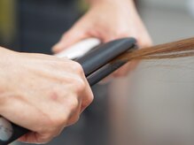 部位によってアイロンを使い分ける、神的テクニック　チリチリになった髪、ビビりになってしまった髪の修復
