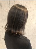 外ハネミディアムボブ・ハイライト・大人女子ヘア