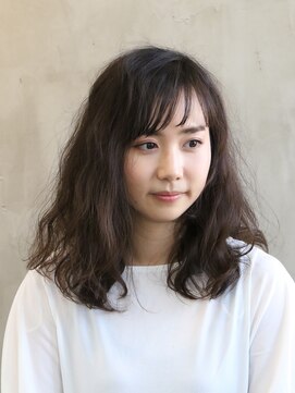 ルッカ(Rucca) 大人かわいい耳かけゆるふわセミディ