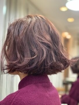 プラグ(Plug) ミニボブ切りっぱなしピンクブラウン前髪なし髪質改善ミネコラ