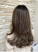 根元暗めのナチュラルハイライトカラー