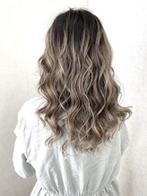 ハイライトでこなれたデザインカラー！！派手にはできないけど透け感や変化が欲しい！