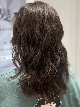 アピッシュ(apish 並木通り) くるくるしない！かっこいい系ウルフパーマ