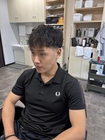 テーパーフェードツーブロックツイストスパイラルメンズ短髪