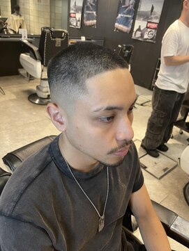 フランクスバーバー アンド ビアークラブ(FRANK'S BARBER and BEER CLUB) スパイキーショート/フェザーパーマ/サーフカール/有楽町