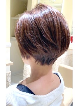 レウナ 外苑前(Reuna) 30代40代に人気シルエットが綺麗に見えるショートボブ