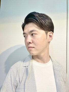 カミヤ 髪や 目黒店 ツーブロックセンターパートスタイル