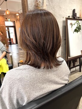 ヴィップルーム(viproom) ツヤ髪スタイルニュアンスカラーショートボブセンターパート