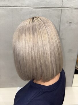 シロ(SHeIRO) ホワイトベージュ、シルバー、ハイトーン