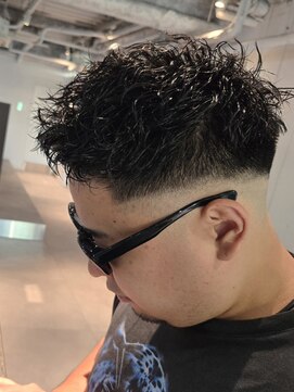 オンド(Onde) ツイストパーマ×フェードスタイル