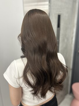 エヌアイ オモテサンドウ(ni omotesando) 透明感たっぷり！明るめチョコブラウン くびれヘア 韓国ヘア