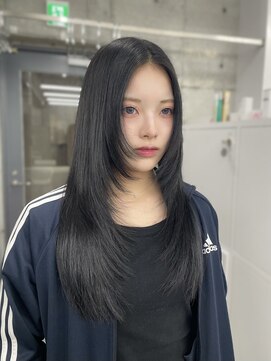 エヌアイ オモテサンドウ(ni omotesando) ブルーブラック/ハイレイヤーカット/顔周りカット　上野