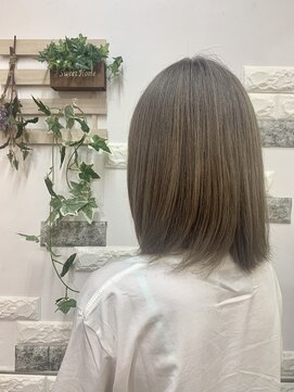 モデスト(modeste) 透明感抜群グレージュカラー×ボブ