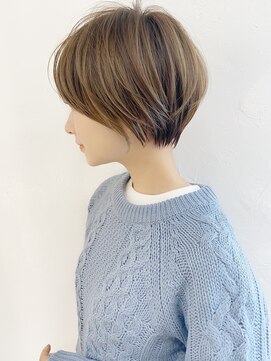 アンド ストーリーズ(&STORIES) 大人可愛い前髪ありひし形耳掛けクールショートボブ20代30代40代