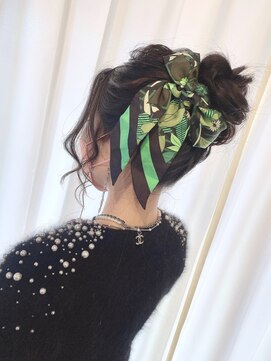 アミカ(Amica) お団子アップヘア/スカーフアレンジ/デート女子会にピッタリ