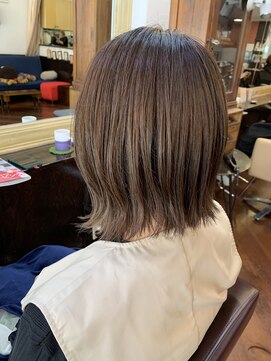 シャンプーボーイアネックス(SHAMPOO BOY Annex) 外はね×パッツン×ボブ