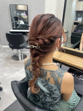 ジャスミンバイカルフール(JASMINE by carrefour) パーティーヘアセット編み下ろし