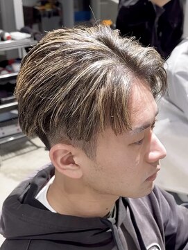 オーシャントーキョー(OCEAN TOKYO) ナチュラルセンターパートツーブロック刈り上げハイライト韓国