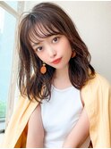 20代に人気！顔周りの後れ毛がかわいいシャギーレイヤーロング