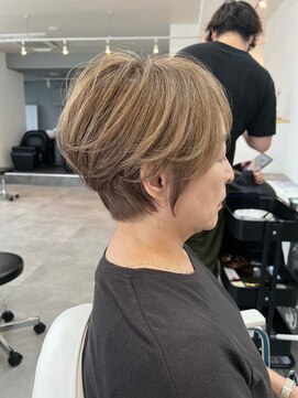 アルトル 池袋(altru) ◇ショートボブホワイトグレージュミニウルフチェリーブラウン