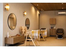 ウイッシュカルム(wishcalm)の雰囲気(落ち着いたジャパンディ、北欧テイストの店内でくつろぎの時間に)