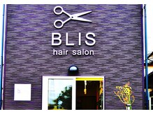 ブリス ヘアーサロン(BLIS hair salon)の雰囲気（黒い壁に大きなロゴが目印です）