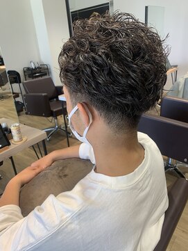 エヌプラス(N+) メンズヘアフェザーパーマサーフカール刈り上げセンターパート