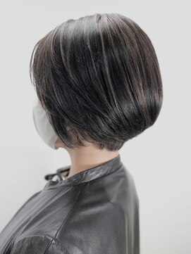 クオリス 上福岡店(QUALIS) ハイライト/脱白髪染め/グレー/ショートボブ/30代40代50代/小顔