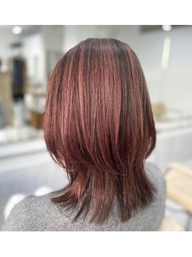 プラグ(Plug) くびれイヤーピンクブラウンハイライトローライトセミロング