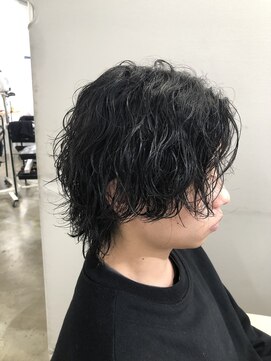 オーシャントーキョー(OCEAN TOKYO) ツイスパセンターパート(刈り上げツーブロック黒髪波巻きパーマ)