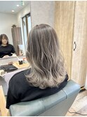 イメチェン/ホワイトブロンド/外ハネボブ/美髪/ワイドバング