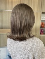 ラヴィエール(LAVIERE by R-EVOLUT)&nbsp;ミディアムレイヤー/ミルクティーベージュ/ブリーチ【柏・柏駅】