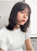 うるツヤ斜めバングミディくせ毛風カール似合わせレイヤーカット