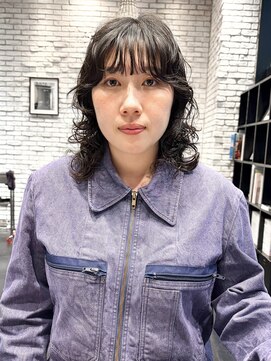 エン(YENN) 動きのあるミディアムウルフパーマ