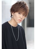 ソフトツーブロックの長めショート　ナチュラル黒髪　短髪