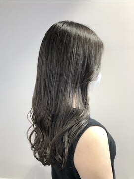 リーオオサカ(Lee Osaka) 大人透明感グレー×アルティストカラー/kana