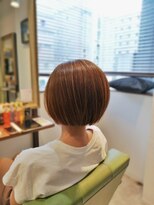 ネウィ 八王子(newi)&nbsp;小顔ワンサイドショートボブ丸み前下がり大人可愛い20代30代40代