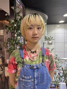 ヘアーアンドメイク ビス(HAIR&MAKE bis) 顔まわりレイヤー/ショート【多田 華歌】