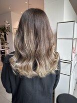 ステア ケース(stair case)&nbsp;オシャレママ必見！伸びてもokバレイヤージュ