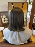 赤みを抑えたマットブラウンで上品な大人カラーに