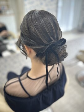 サクララ(Sakura la) シニヨン／結婚式／お呼ばれヘア／二次会へア／ロングヘア