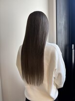 ニィニ(niini.)&nbsp;サラ艶グレージュカラーカット