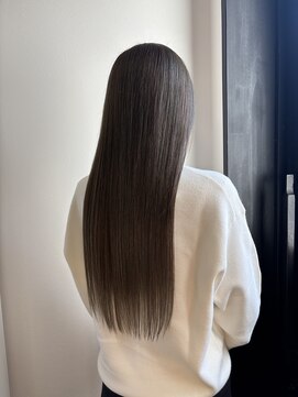 ニィニ(niini.) サラ艶グレージュカラーカット