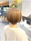 ショート　ショートボブ　ミルクティーベージュ　ダブルカラー