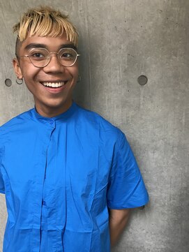 ビビト(bibito) bibito デザインカラー ツーブロックショートバーバースタイル