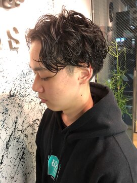 オーパスクリエ (OPUS CREER) ウェーブパーマ×センターパート